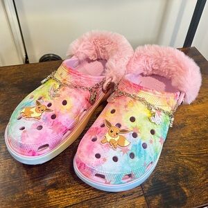 Pokémon Eevee Crocs Classic Platform Clogs – Pink Galaxy Fur Lined